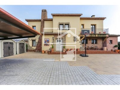 Local en BayÃ©s, Tona Barcelona